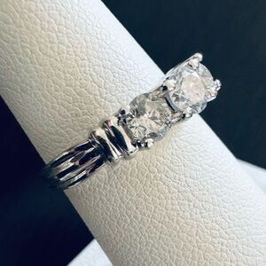 14K White Gold Three Stone Ring Band Wedding Engagement classic size 6.75